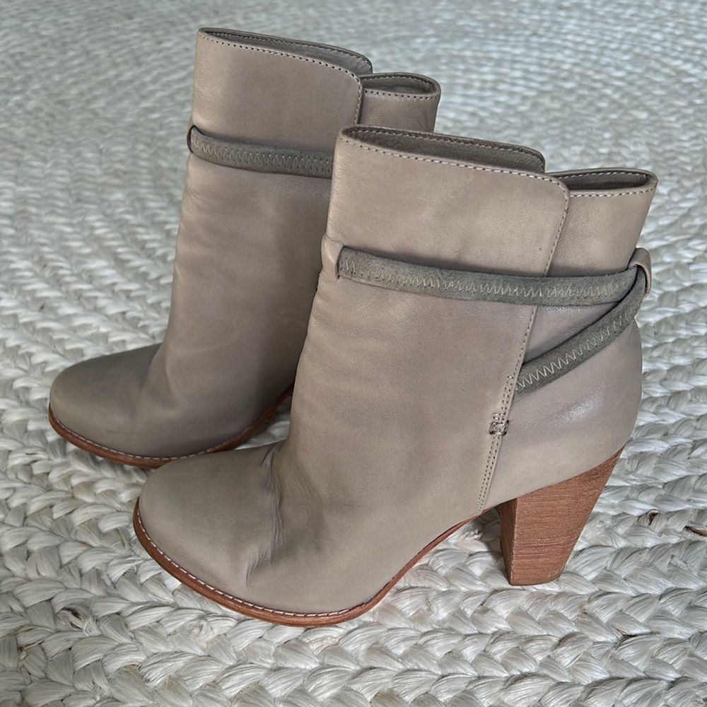 Joíe booties